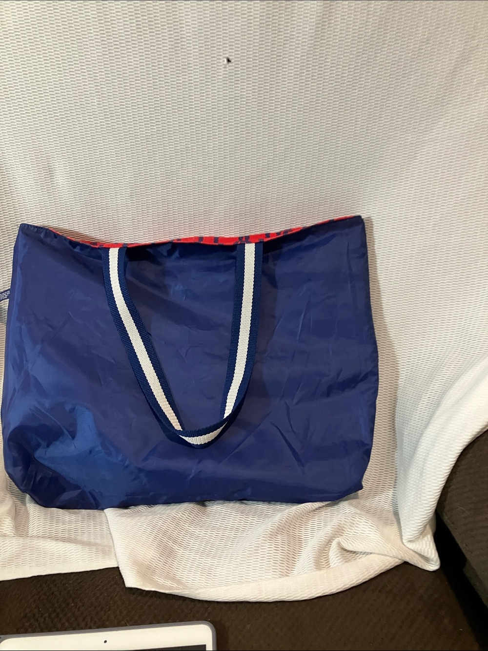 Estee Lauder Red Tote with Navy Rope Print and Navy-White Straps - Picture 6 of 11